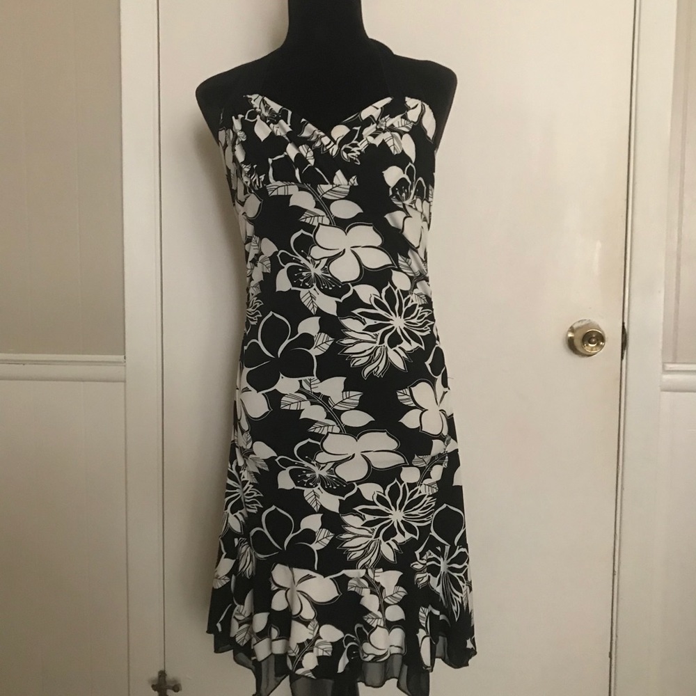 Closet Clean Out!! $10 Tie-back, peep-lace Dress - Size L